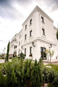 Apartments & rooms Beli Dvor