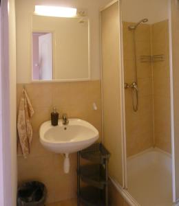 Orchidea Apartman Tata