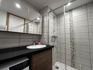 Appartement au pied des pistes pour 4 pers, balcon sud, centre des Menuires, proche commerces - FR-1-452-184