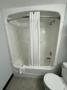Deluxe King Room - Non-Smoking room in Studio 6 Suites East Syracuse NY Airport