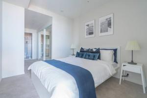 Stunning 1BD Haven with Panoramic City Views