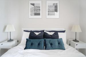 Stunning 1BD Haven with Panoramic City Views