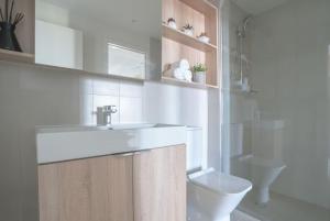 Stunning 1BD Haven with Panoramic City Views