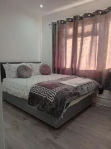 Good priced double bed rooms in harrow with shared bathrooms - 布希