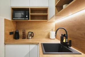 Modern Living Apt - City Center Elegance - FREE PARKING