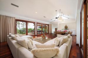 Aluna Villa - Oceanfront 4 Bedroom Villa near Kata Beach, Phuket Thailand