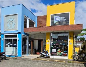 Quarto 100m da praia Pereque