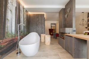 Suite mit Kingsize-Bett mit Whirlpool