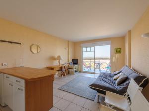 Appartements Studio face mer pour 2 pers a Chatelaillon-Plage avec parking - FR-1-535-22 : photos des chambres