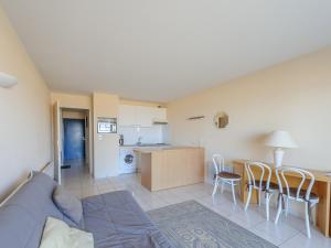 Appartements Studio face mer pour 2 pers a Chatelaillon-Plage avec parking - FR-1-535-22 : photos des chambres