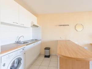 Appartements Studio face mer pour 2 pers a Chatelaillon-Plage avec parking - FR-1-535-22 : photos des chambres
