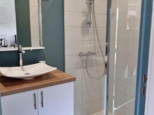 Maisons de vacances Gite Montsurs, 3 pieces, 4 personnes - FR-1-600-67 : photos des chambres