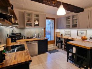 Maisons de vacances Charmante maison climatisee avec cour privee a Bouzigues, ideal pour vacances en famille ou entre amis - FR-1-604-16 : Maison de Vacances (8 Adultes)