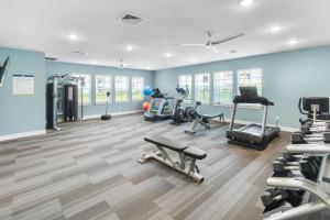 Sophisticated 3BD2BA Retreat: Pool, Gym, Laundry