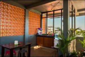 Canggu Ocean HouseRed. By walk to the beach!