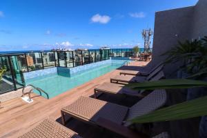 Apartamento novo e completo há 500m da praia Ponta Verde!