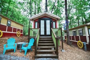 Gypsy Cottage Near the Smokies #15 Queenie