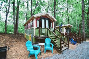 Gypsy Cottage Near the Smokies #15 Queenie