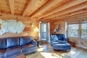 Hot Tub and Game Room Powderhorn Mountain Cabin