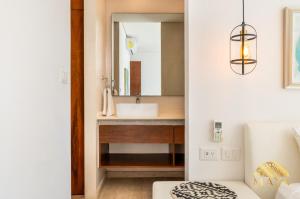 Panoramic 108C Lux 1BR Large Condo in La Veleta