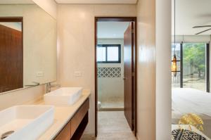 Panoramic 108C Lux 1BR Large Condo in La Veleta