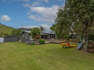 Kon Tiki Retreat - Whiritoa Beach Holiday Home - Whiritoa