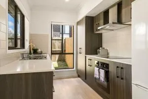 5BR Dual key Family home with stylished furniture - Marsden