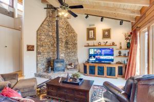 Peaceful Lawrenceville Cabin with Hot Tub on 6 Acres