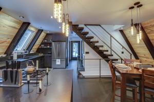 Stunning A-Frame Cabin, Steps to Clark Fork River