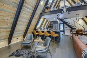 Stunning A-Frame Cabin, Steps to Clark Fork River