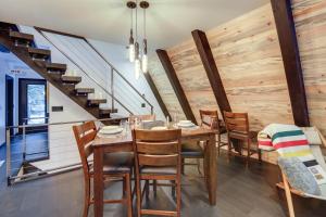 Stunning A-Frame Cabin, Steps to Clark Fork River