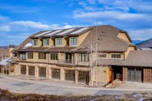 Vintage on the Strand by All Seasons Resort Lodging - Lost Acres