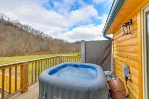 Riverside Beattyville Cabin with Kayaks and Fire Pit! - McKee