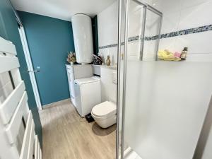 Maisons de vacances Maison renovee 3 chambres, proche mer, jardinet equipe, centre-ville - FR-1-361-464 : photos des chambres