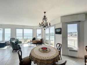 Appartements Magnifique appartement en front de mer avec parking et Wi-Fi a Granville - FR-1-361-516 : photos des chambres