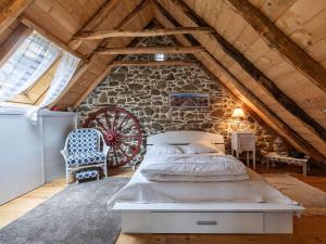 Bergerie Pyrénéenne Rénovée - 4 Chambres - 8 Pers. - Jardin - Stationnement Public - 3 Stations de Ski - FR-1-402-132