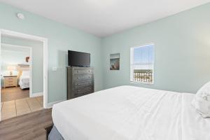 Laketown Wharf Resort #1321 by Book That Condo