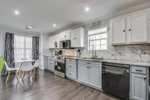 Modern College Park Home 13 Mi to Dtwn Atlanta! - Hillandale