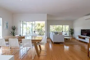 The Deck ~ Goolwa. River and Beach - Pet friendly - Goolwa South