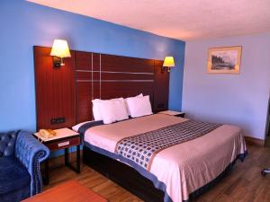 Standard King Room - Non Smoking room in OYO Hotel Richland /Jackson Airport Hwy 49 MS