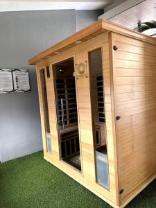 New & Spacious Unit in QC w Wifi & Netflix