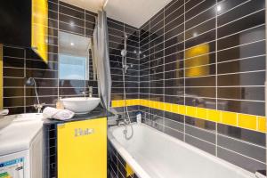 Le Commandant - Paul Mistral - Stade des Alpes