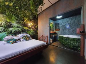 Tropicana Jacuzzi Apartment