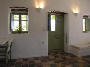 Gorgona Ios Greece