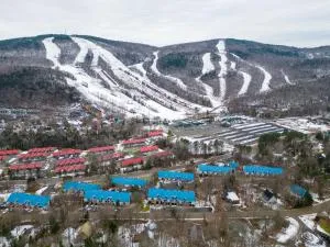 Superbe condo face aux pentes de ski Stoneham!!! - Stoneham