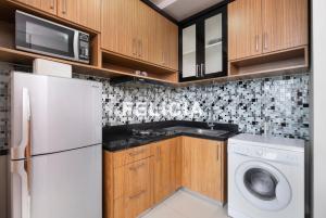 Stay with Felicia, retired. 60sqm 1BR apt