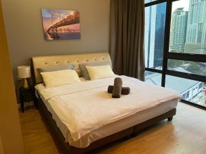 Modern 3BR with Iconic KLCC Towers Skyline Views and Parking