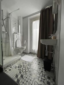 Comfort Single Room with Shower and Toilets  room in Hôtel De La Herse d'Or