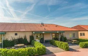 4 Bedroom Gorgeous Home In Den Ham - 侯赫-黑克索