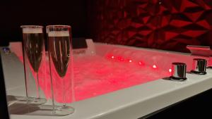 LOVEROOM "Des Chaines Les Passions"